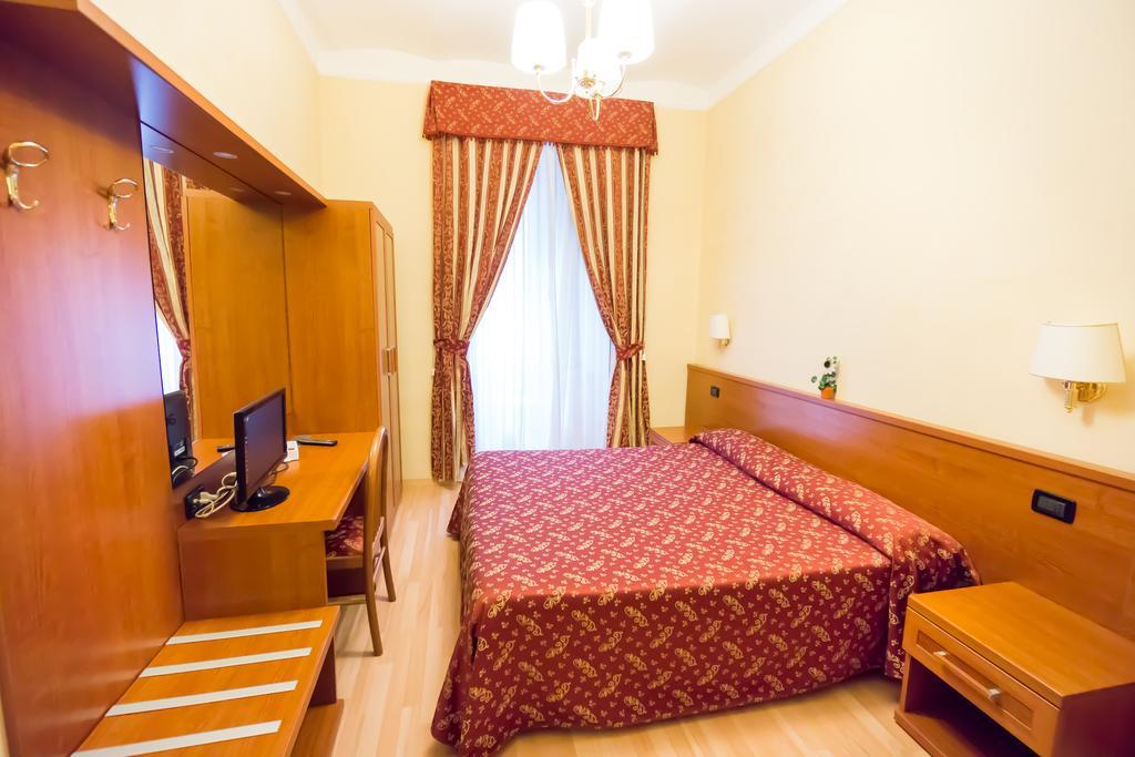 Funny Palace Hostel روما الغرفة الصورة