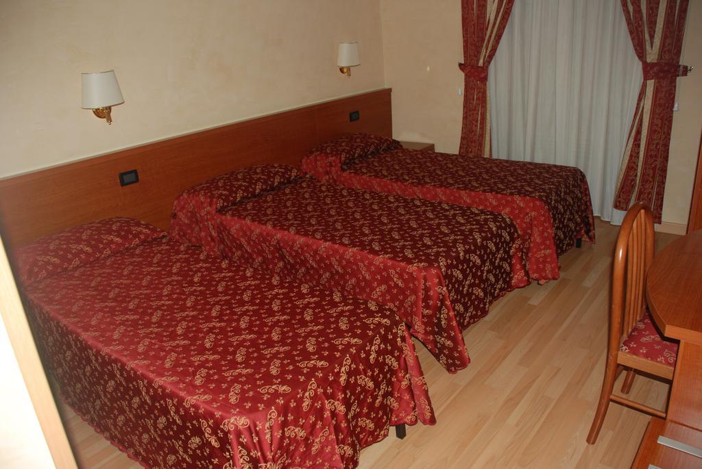 Funny Palace Hostel روما الغرفة الصورة